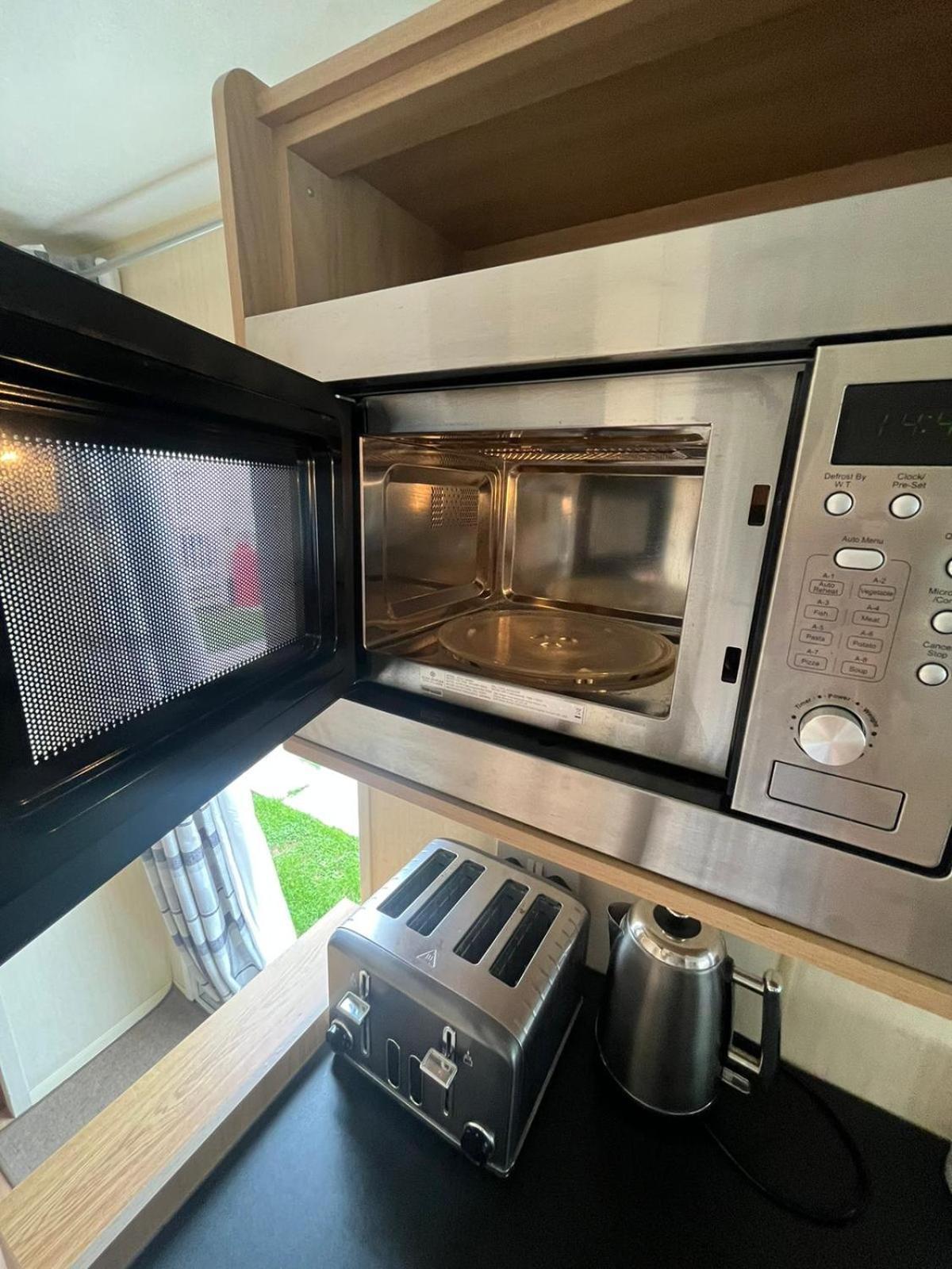 פרסטאטין 3 Bedroom Caravan, Sleeps 8 Lyons Lido Beach מראה חיצוני תמונה