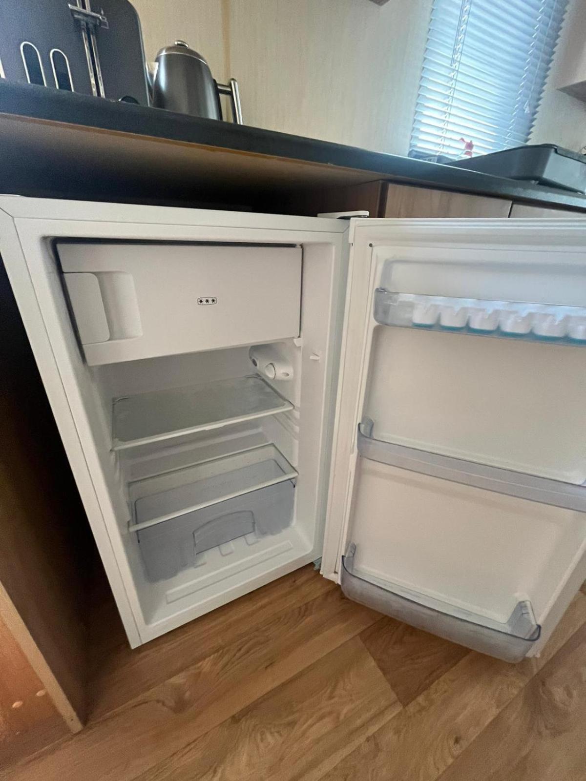 פרסטאטין 3 Bedroom Caravan, Sleeps 8 Lyons Lido Beach מראה חיצוני תמונה